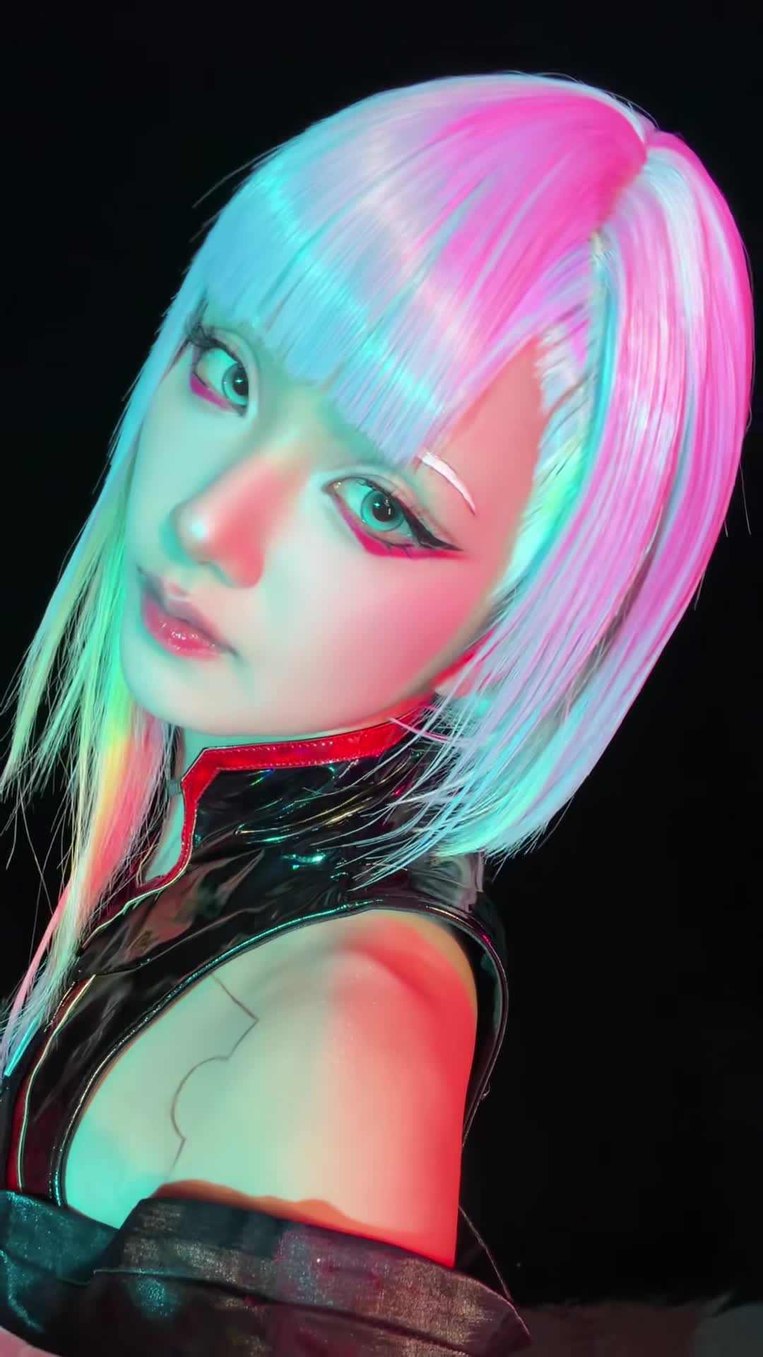 JISOO in a pastel pink and blue bob wig and black-and-red bodysuit styled as Lucy from 'Cyberpunk: Edgerunners'